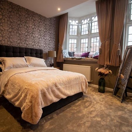 The Most Central Apartment In Canterbury Stunning Interiors, Fully Equipped, City Views And Free Wifi! Buitenkant foto