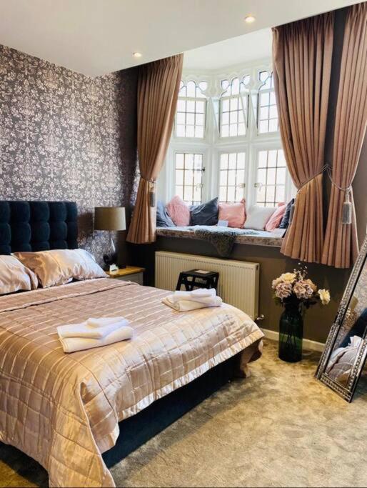 The Most Central Apartment In Canterbury Stunning Interiors, Fully Equipped, City Views And Free Wifi! Buitenkant foto