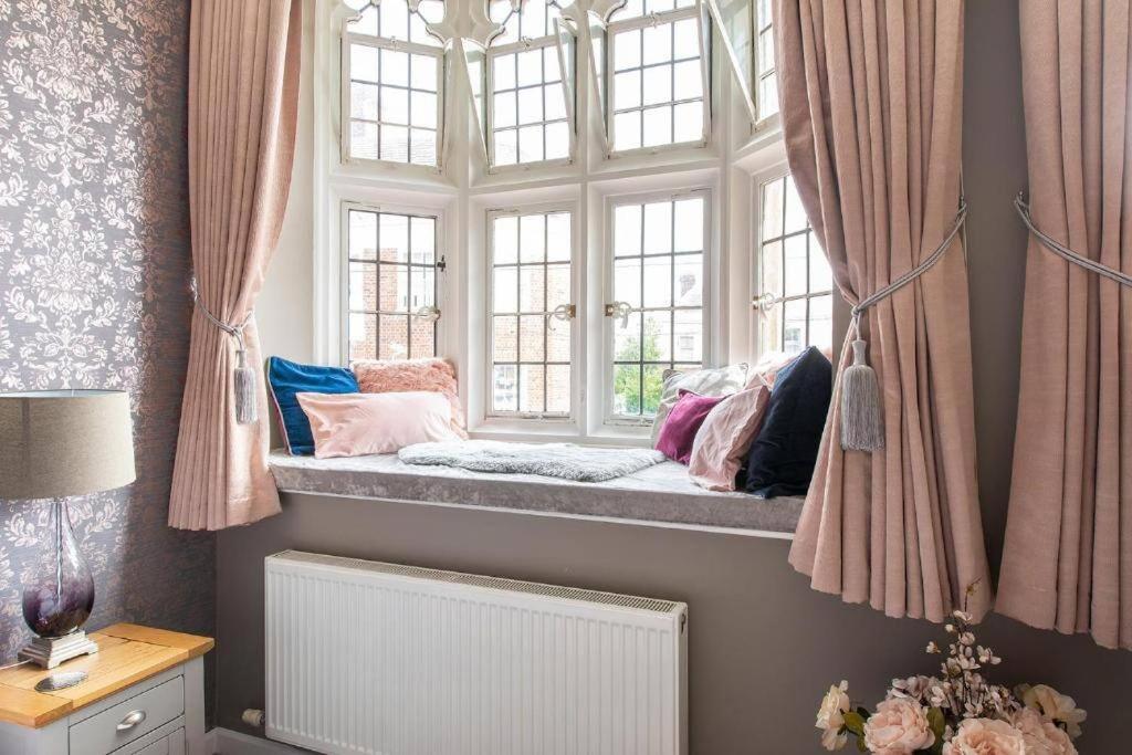 The Most Central Apartment In Canterbury Stunning Interiors, Fully Equipped, City Views And Free Wifi! Buitenkant foto