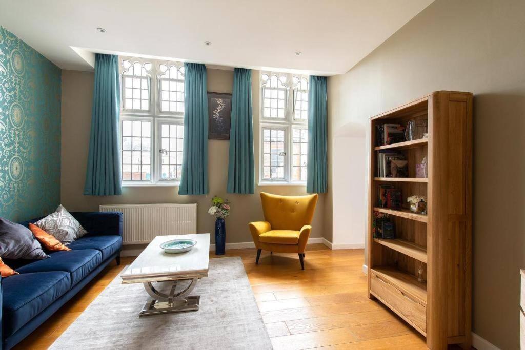 The Most Central Apartment In Canterbury Stunning Interiors, Fully Equipped, City Views And Free Wifi! Buitenkant foto