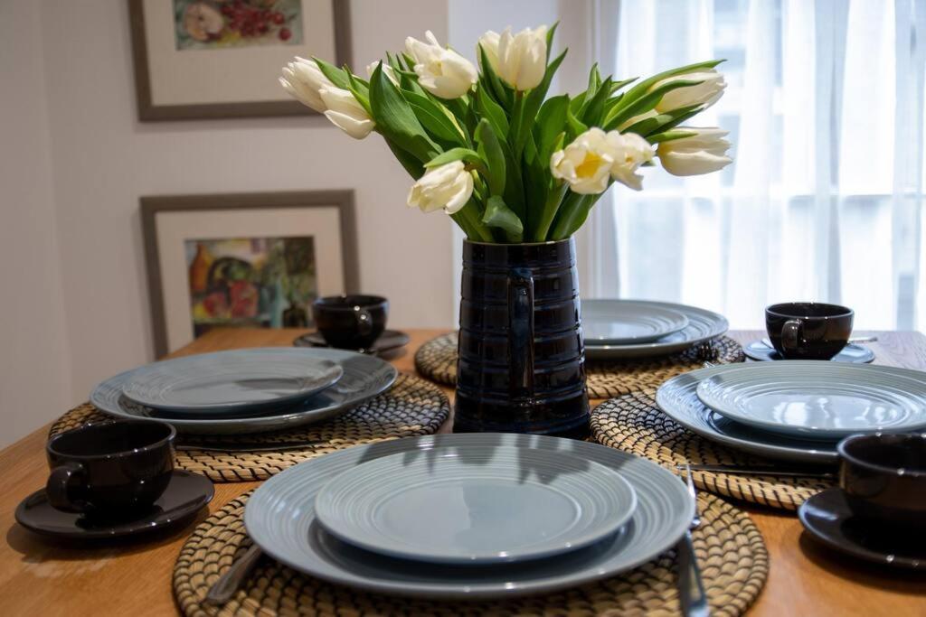 The Most Central Apartment In Canterbury Stunning Interiors, Fully Equipped, City Views And Free Wifi! Buitenkant foto