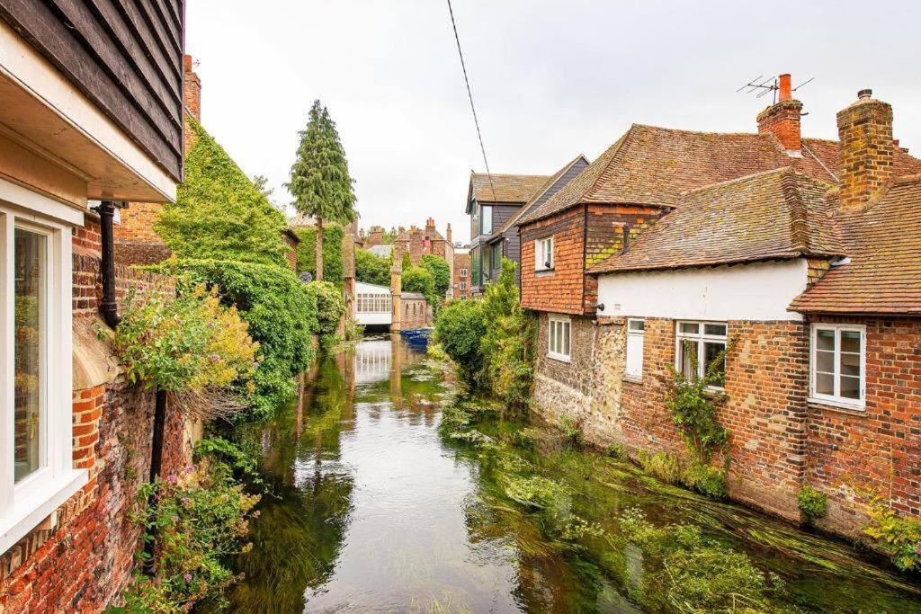 The Most Central Apartment In Canterbury Stunning Interiors, Fully Equipped, City Views And Free Wifi! Buitenkant foto