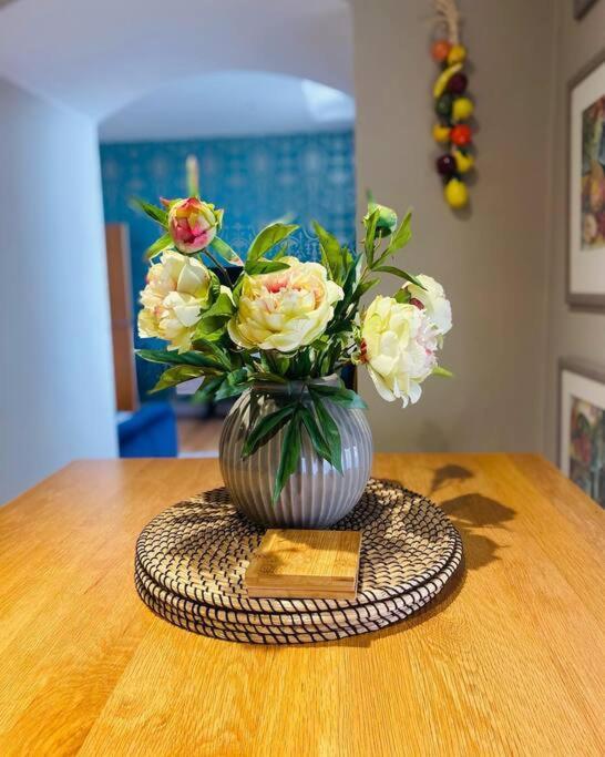 The Most Central Apartment In Canterbury Stunning Interiors, Fully Equipped, City Views And Free Wifi! Buitenkant foto