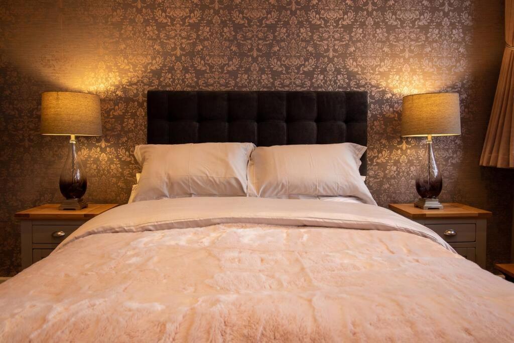 The Most Central Apartment In Canterbury Stunning Interiors, Fully Equipped, City Views And Free Wifi! Buitenkant foto