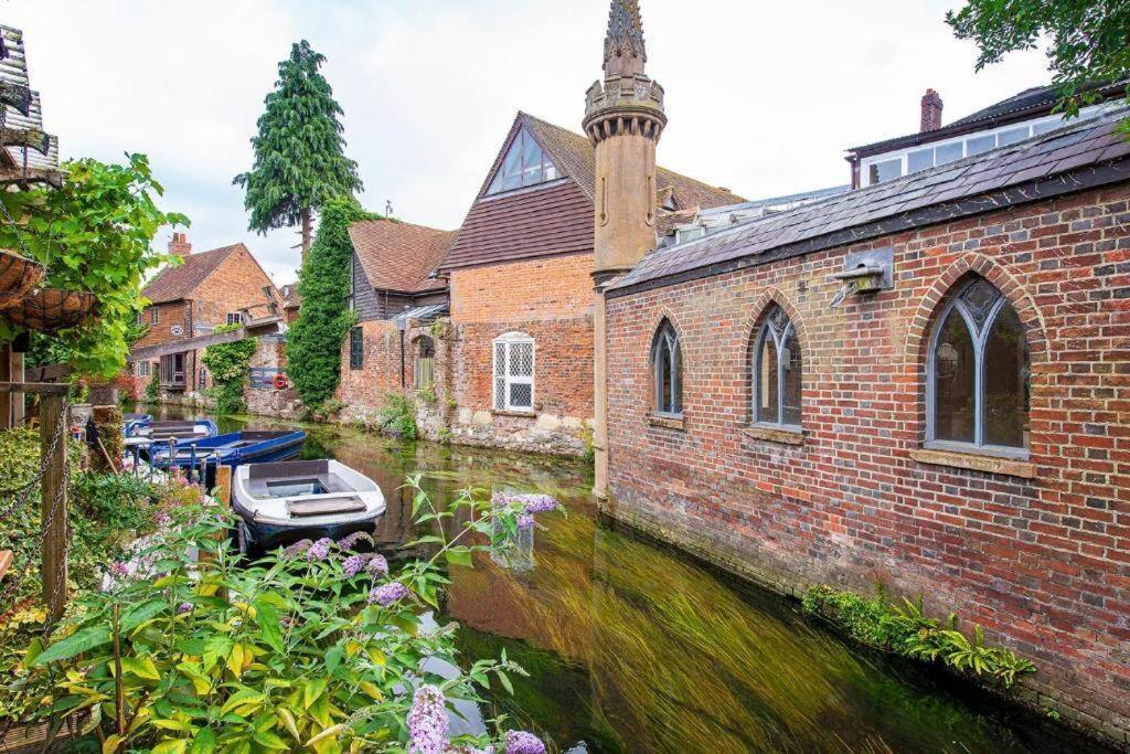 The Most Central Apartment In Canterbury Stunning Interiors, Fully Equipped, City Views And Free Wifi! Buitenkant foto