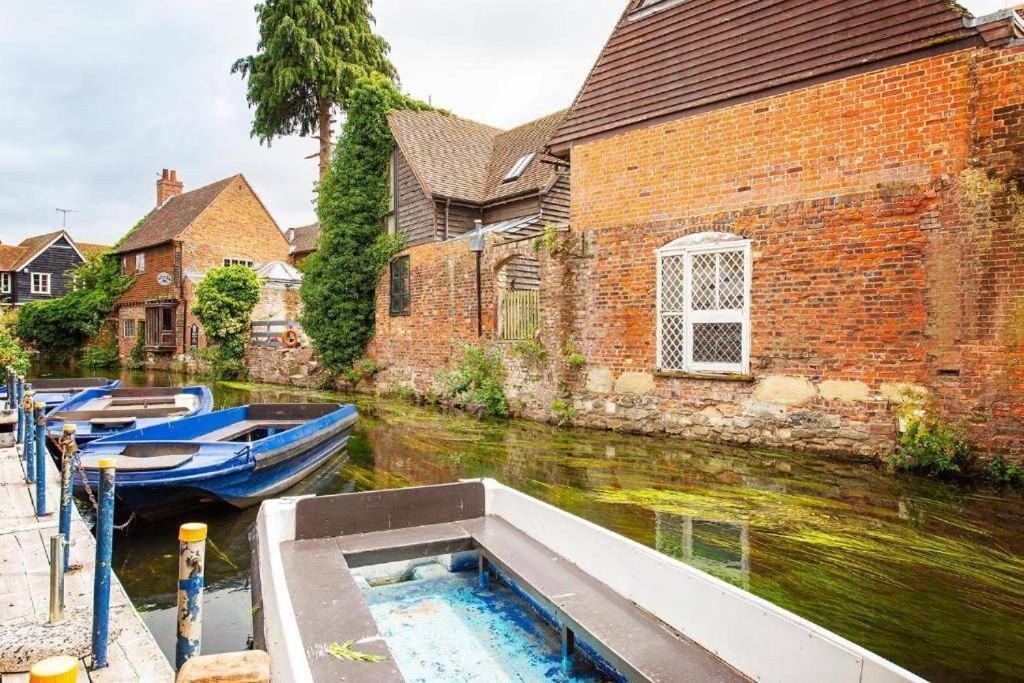 The Most Central Apartment In Canterbury Stunning Interiors, Fully Equipped, City Views And Free Wifi! Buitenkant foto