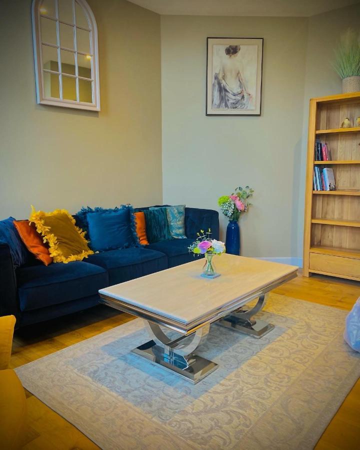 The Most Central Apartment In Canterbury Stunning Interiors, Fully Equipped, City Views And Free Wifi! Buitenkant foto