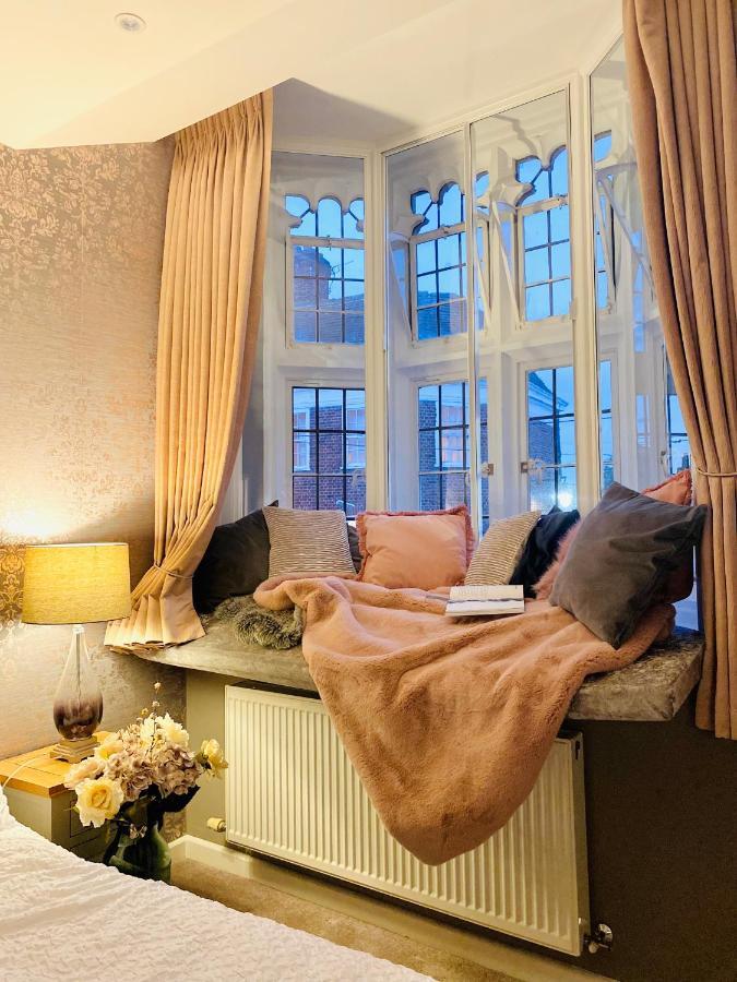 The Most Central Apartment In Canterbury Stunning Interiors, Fully Equipped, City Views And Free Wifi! Buitenkant foto
